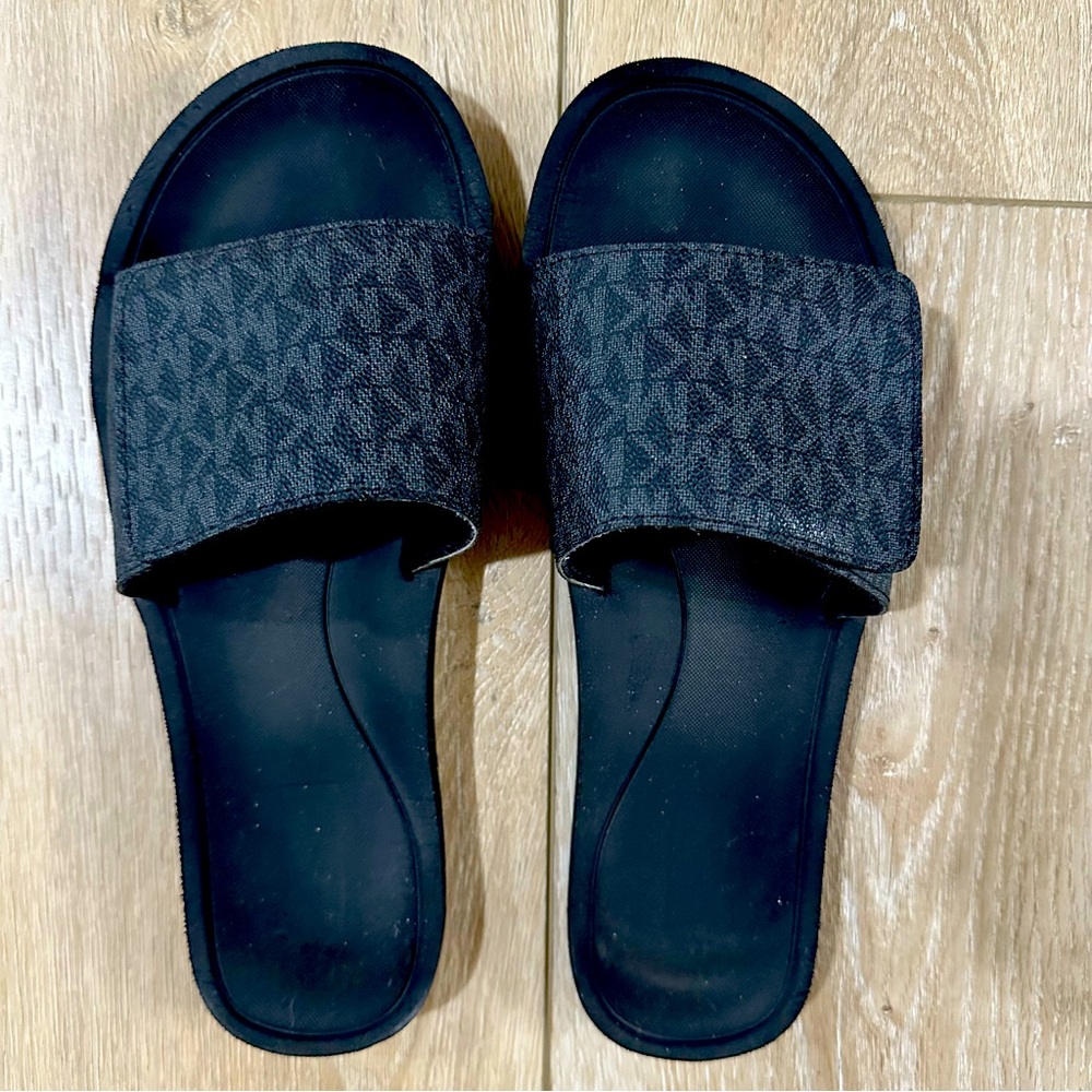 Michael Kors slides Women’s Size 8
